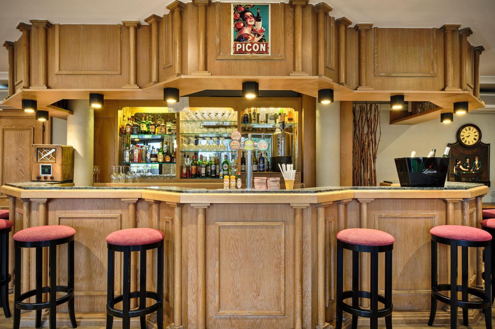 Hotel Restaurant Crystal Erstein Exterior photo